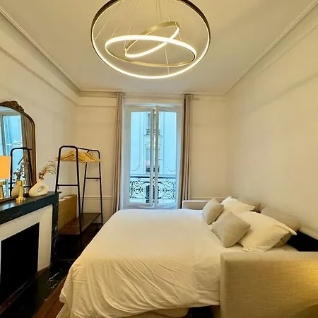 Nouveau * París